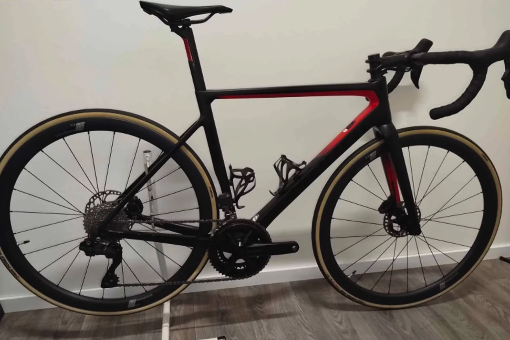 Vélo COLNAGO V3 Shimano 105 Di2 12v